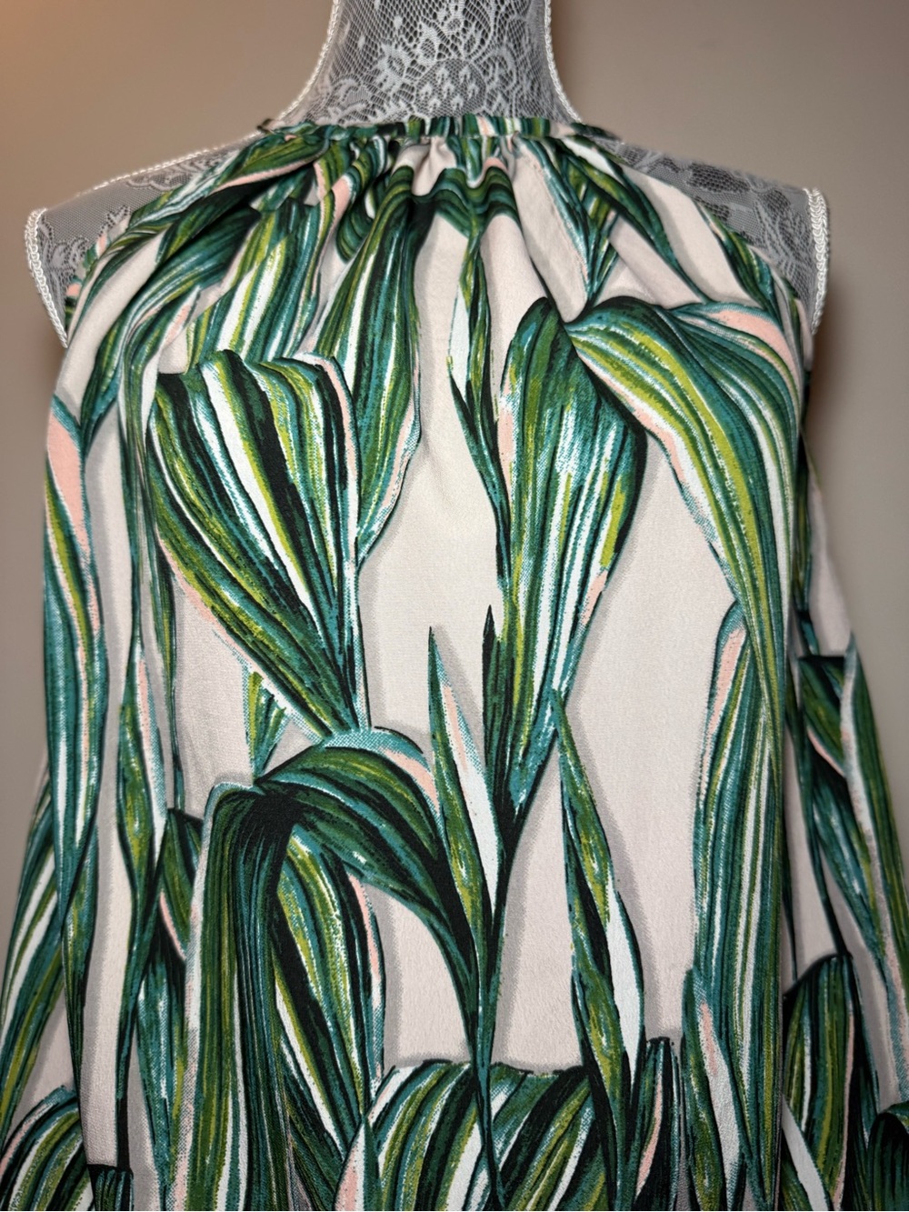 ⭐️3/$20 Japna women’s halter top with Green palm Leaf Print Pom tassel trim S - Picture 3 of 8